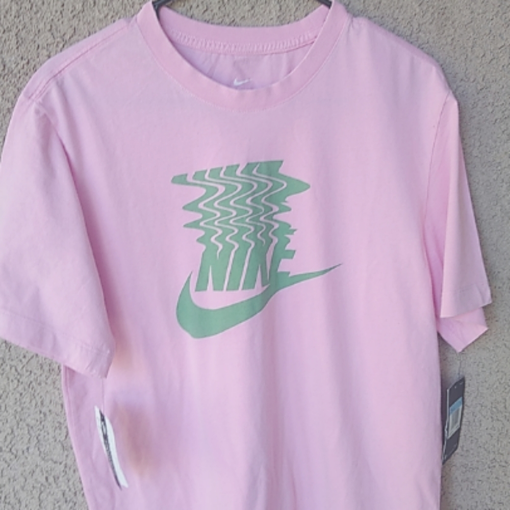 *SOLD* Nike Men's shirt * SOLD*